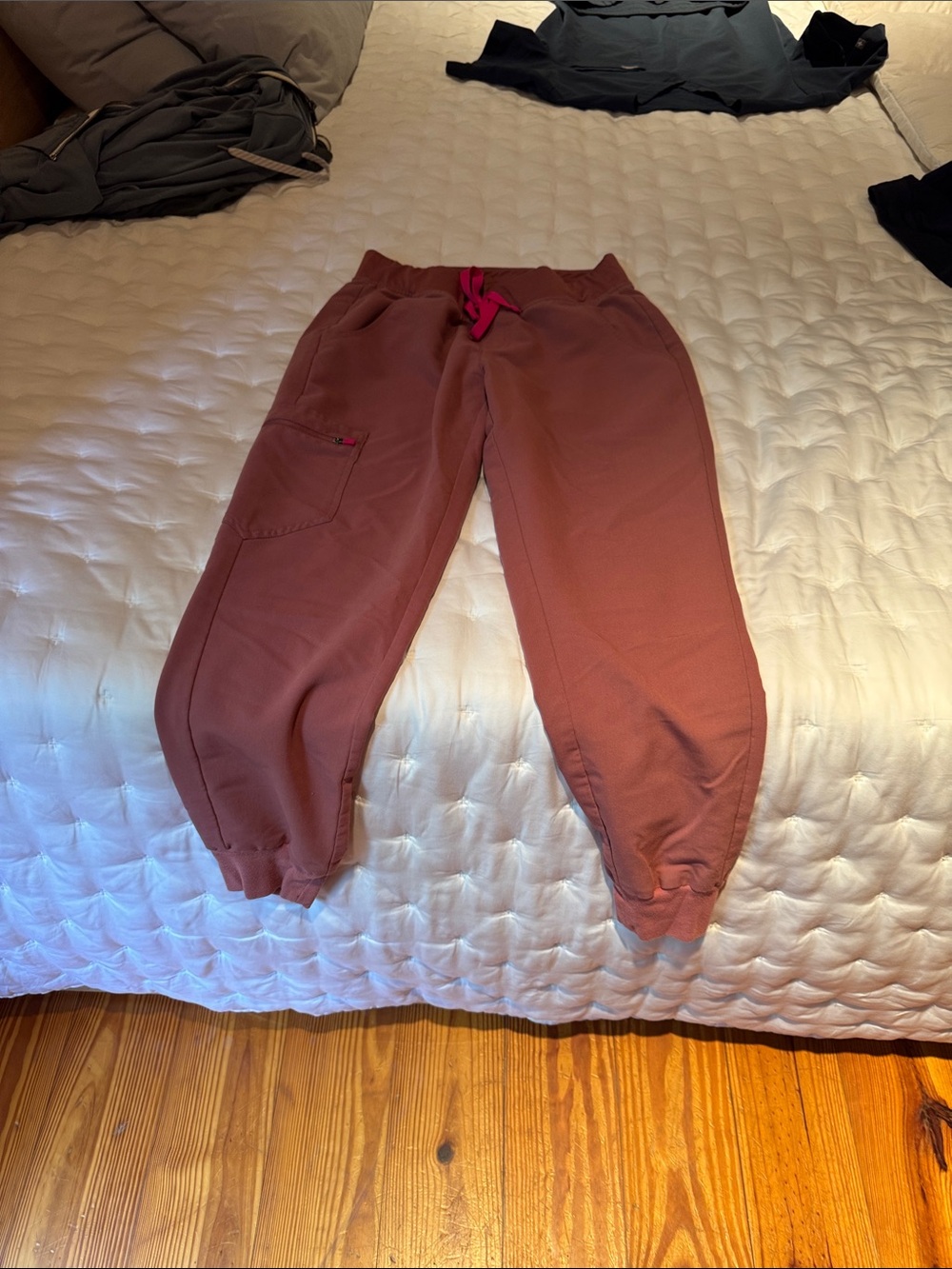 Figs Women's Mauve Jogger Sweatpants with Pink Drawstring